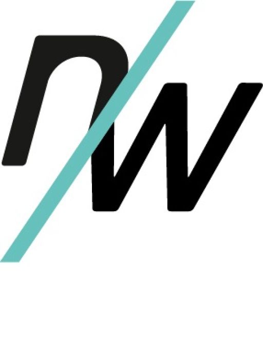 Logo mit den Buchstaben „nw" in Schwarz, diagonal von einer türkisfarbenen Linie durchzogen, auf weißem Hintergrund.