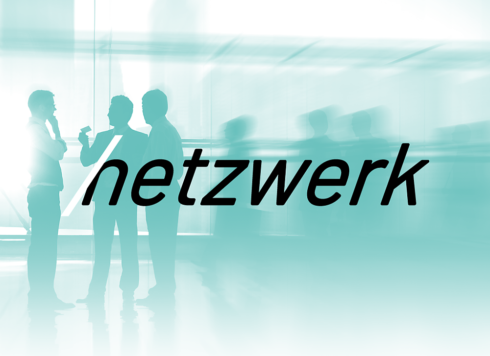 Silhouetten von drei Personen im Gespräch vor türkisem Hintergrund mit dem Schriftzug „netzwerk".